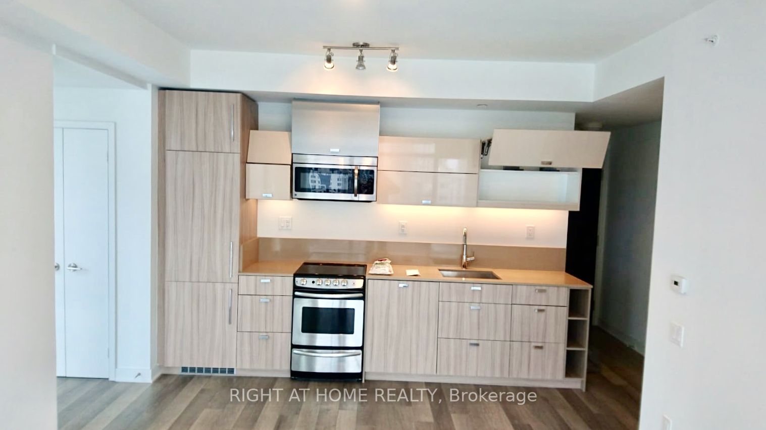 290 W Adelaide St 1310