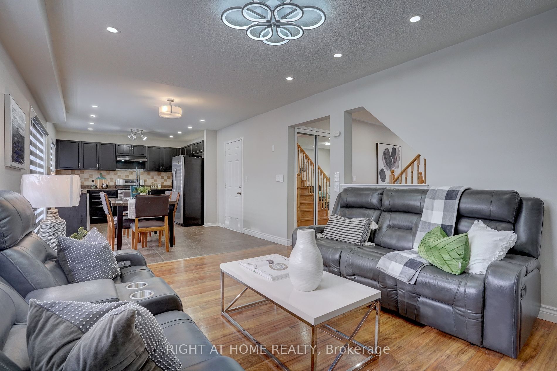1087 Beneford Rd