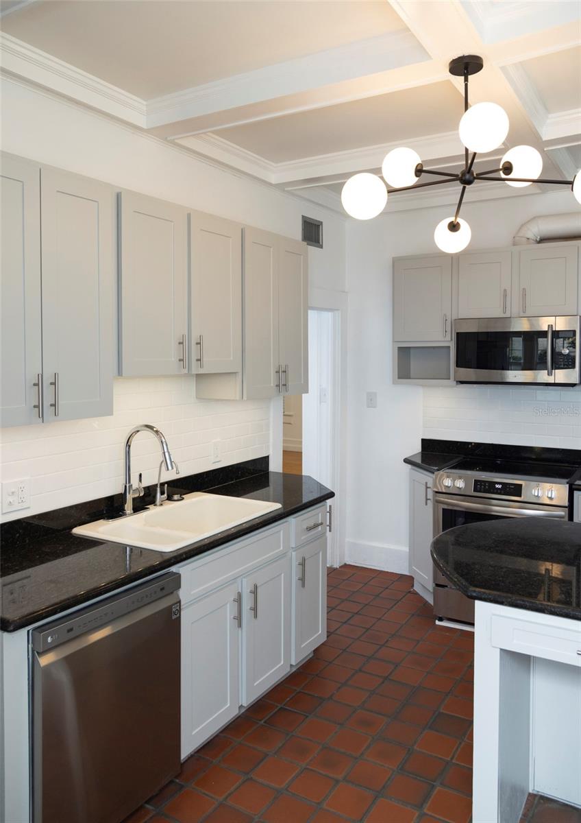 3012 W Sitios Street