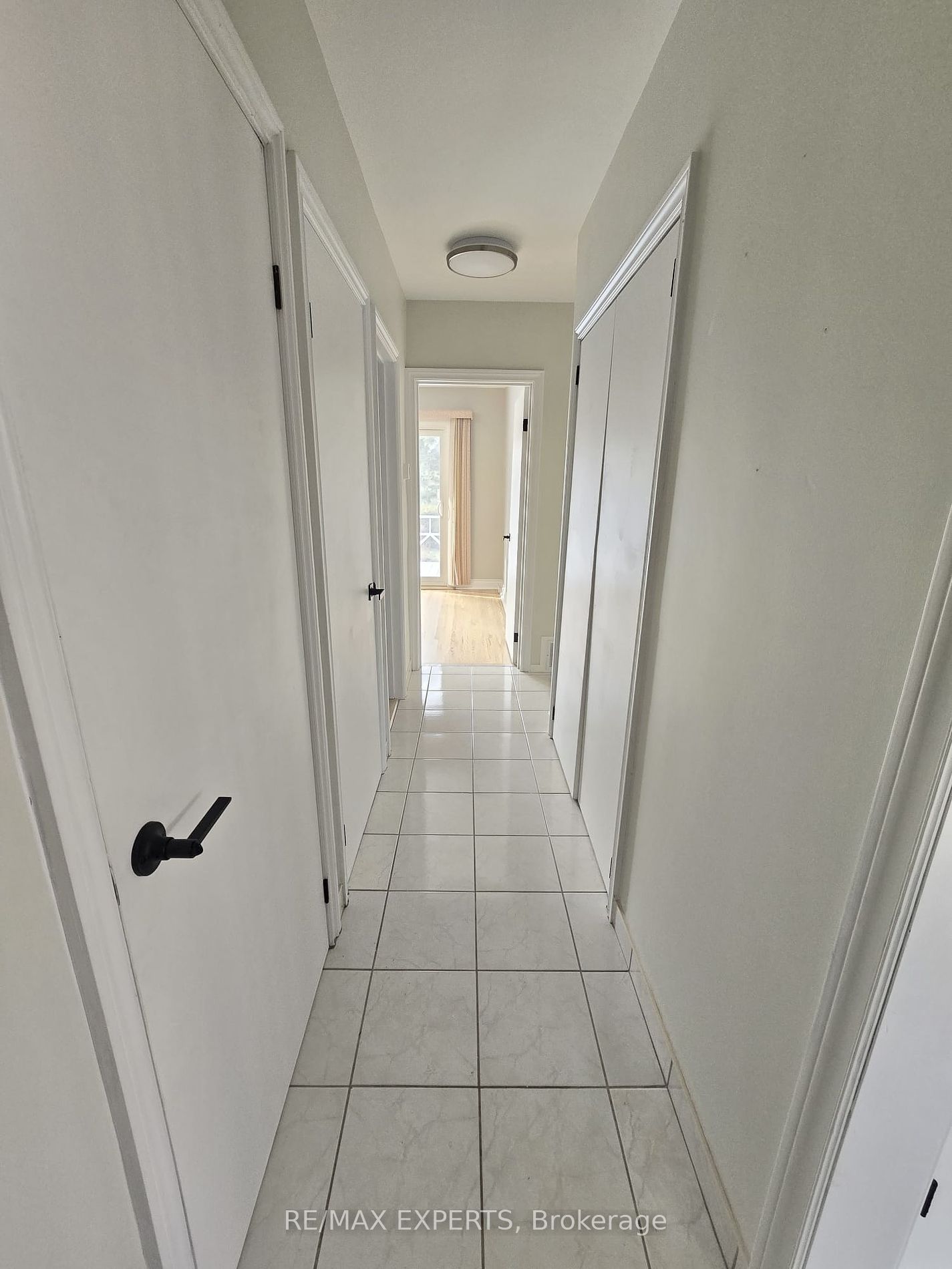 42 Mossbank Dr UPPER