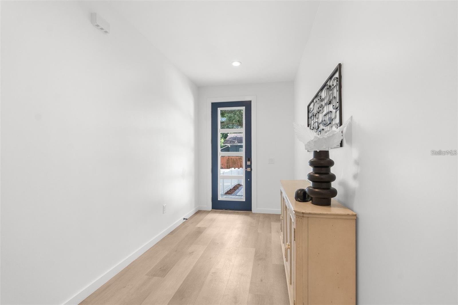 102 W Adalee Street 3