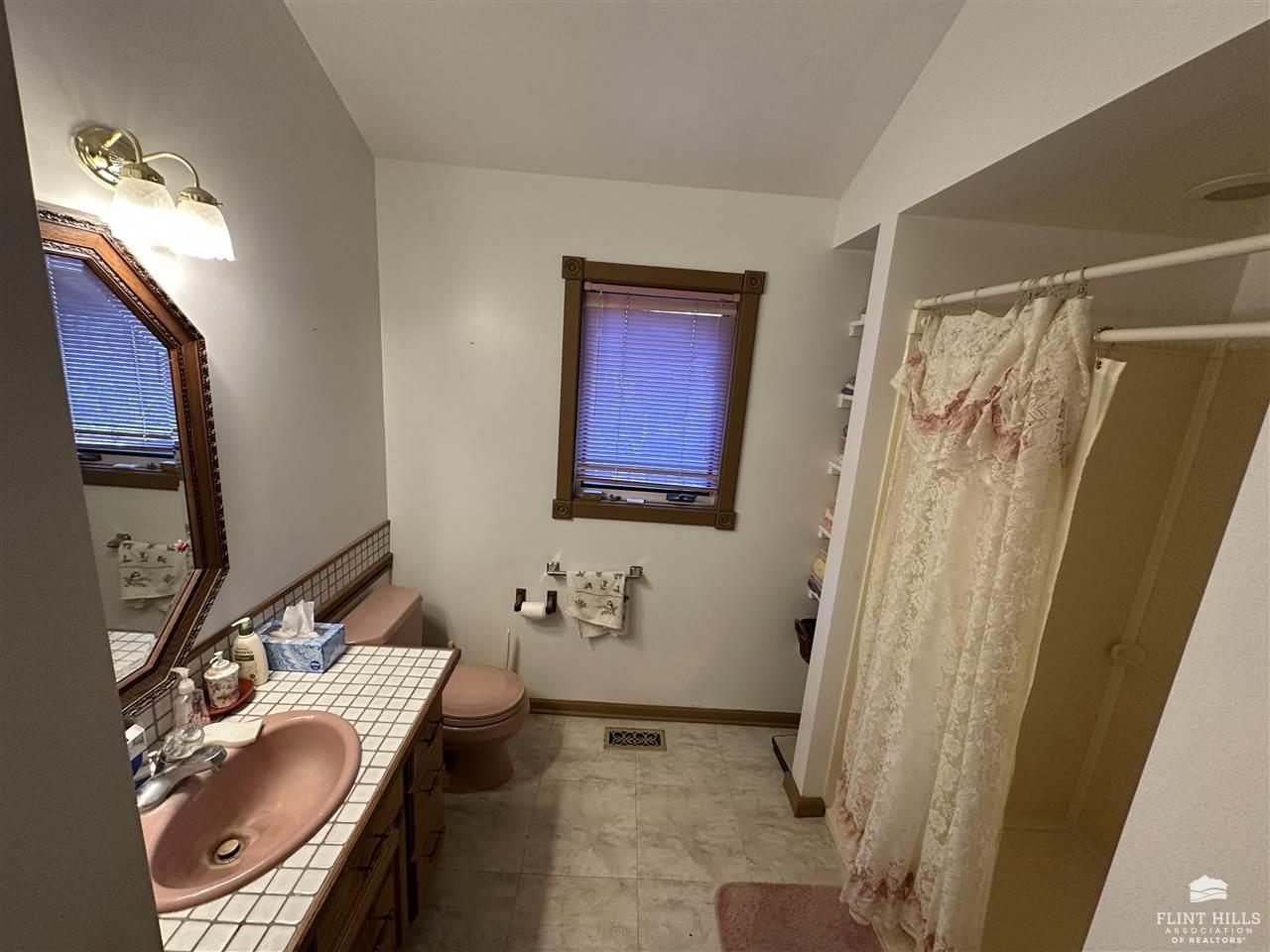 7100 Tuttle Creek Boulevard