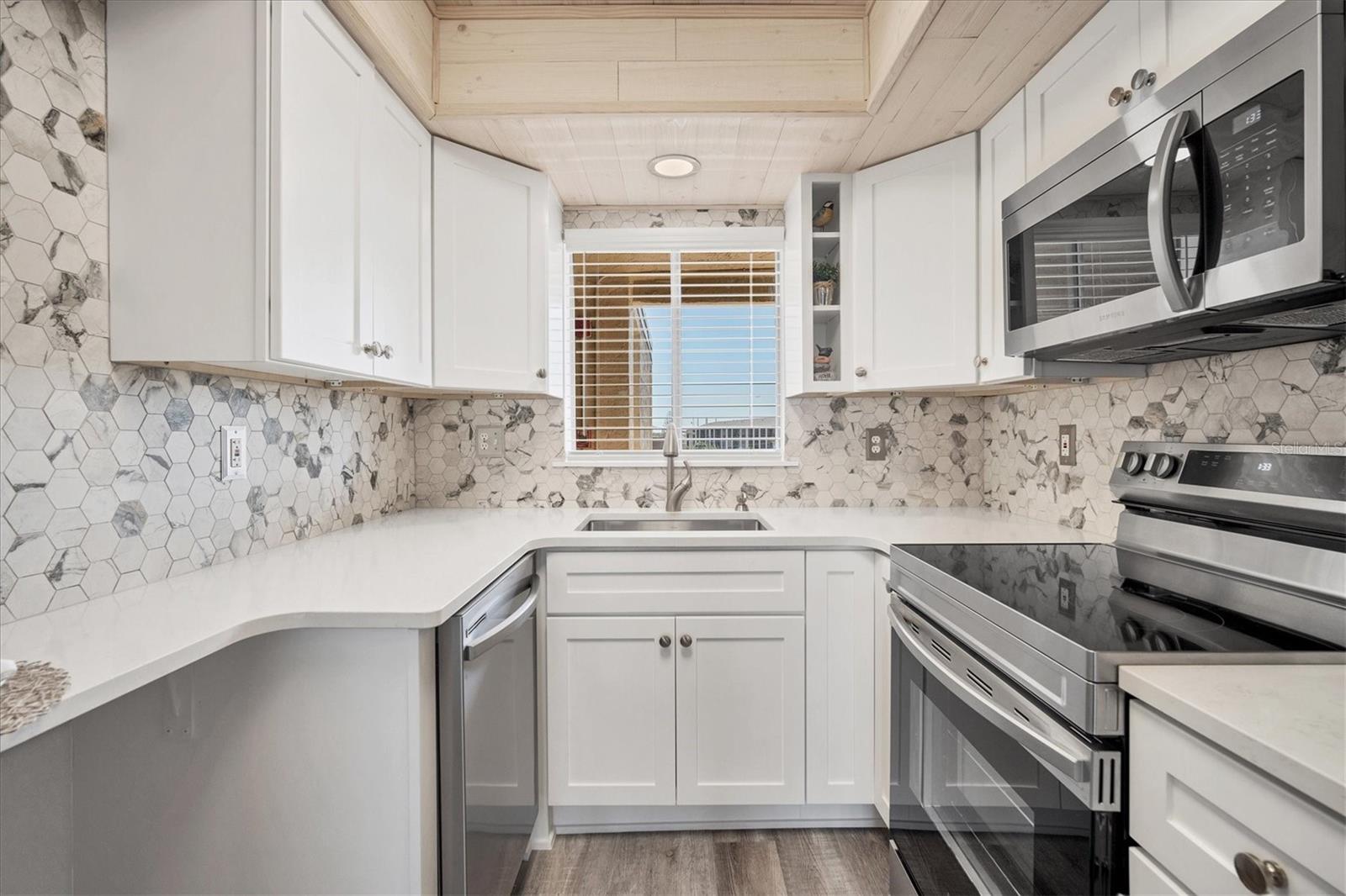 3661 Lake Bayshore Drive 507J