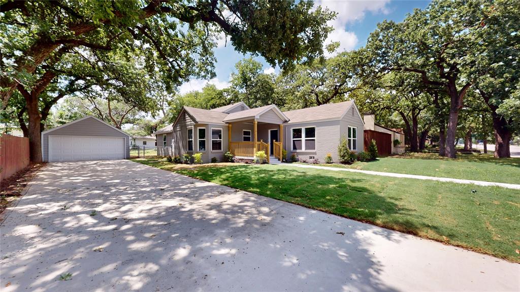 Beautiful Oakhurst Cottage with 3 large bedrooms, 2 full bathrooms that has been completely renovated with granite counters in kitchen and both baths with all new fixtures, new stainless steel appliances, electric range stove, waterproof wood laminate flooring throughout all living areas, with porcelain tile in both baths and carpet in bedrooms. Newly installed grass, windows, walkway and driveway gives this home amazing curb appeal. Home is located near downtown Fort Worth, which offers a perfect blend of convenience and community. Close to shopping, restaurants, major highways, and minutes from downtown Fort Worth, Dickies Arena, Stockyards, Sundance Square, Clearfork shopping, etc. Move In Ready!