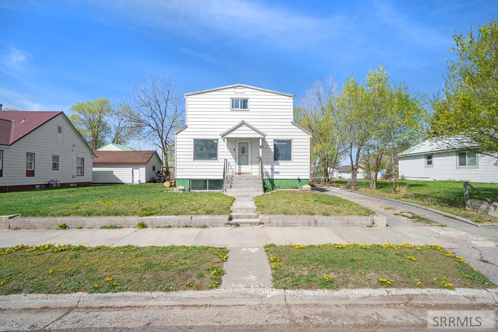 915 Ada Avenue
