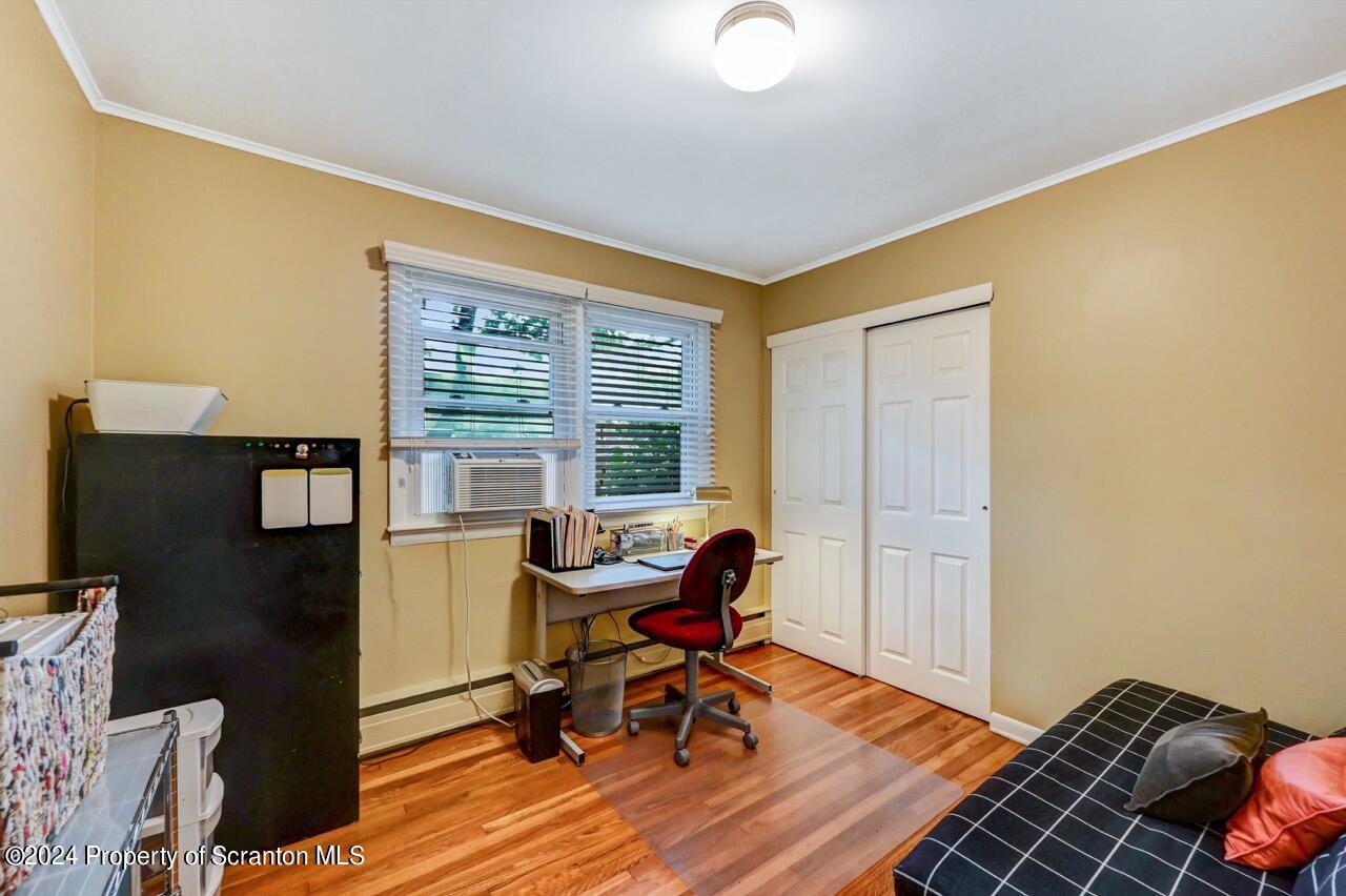 400 Montrose Avenue L113