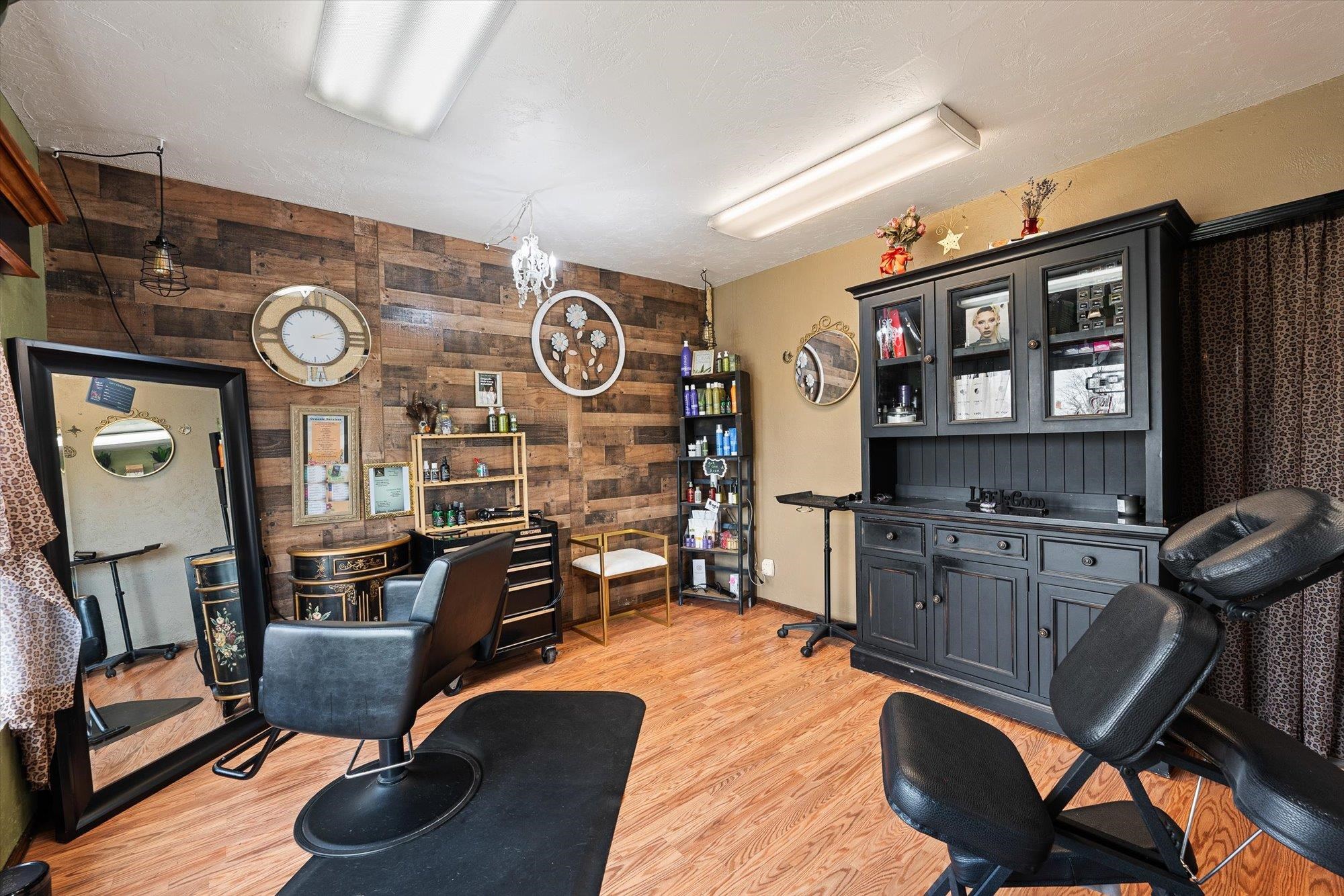 1321 W Northwest Blvd