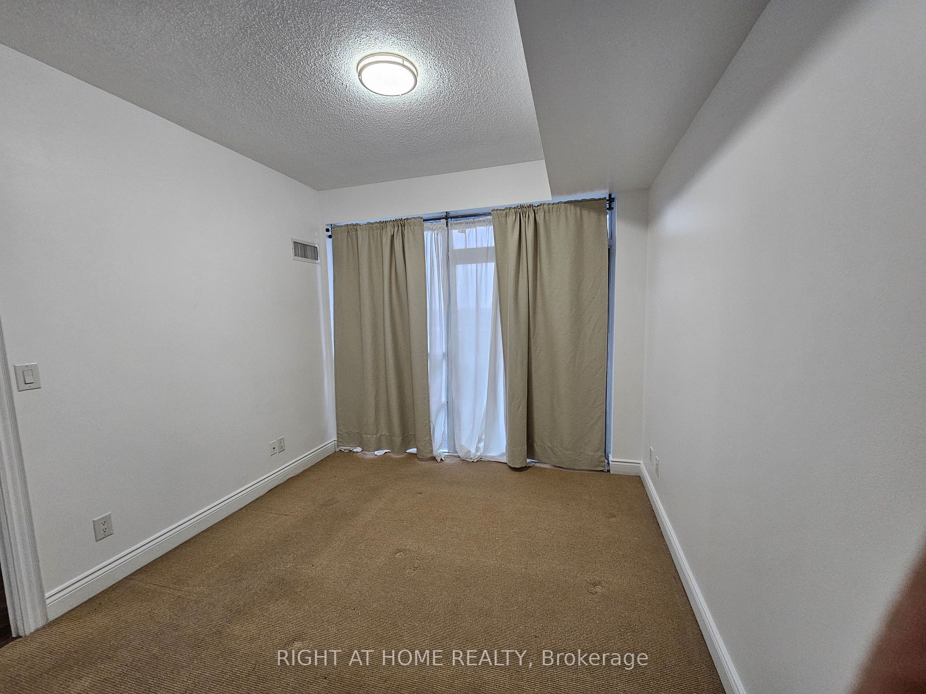 16 E Brookers Lane 1404