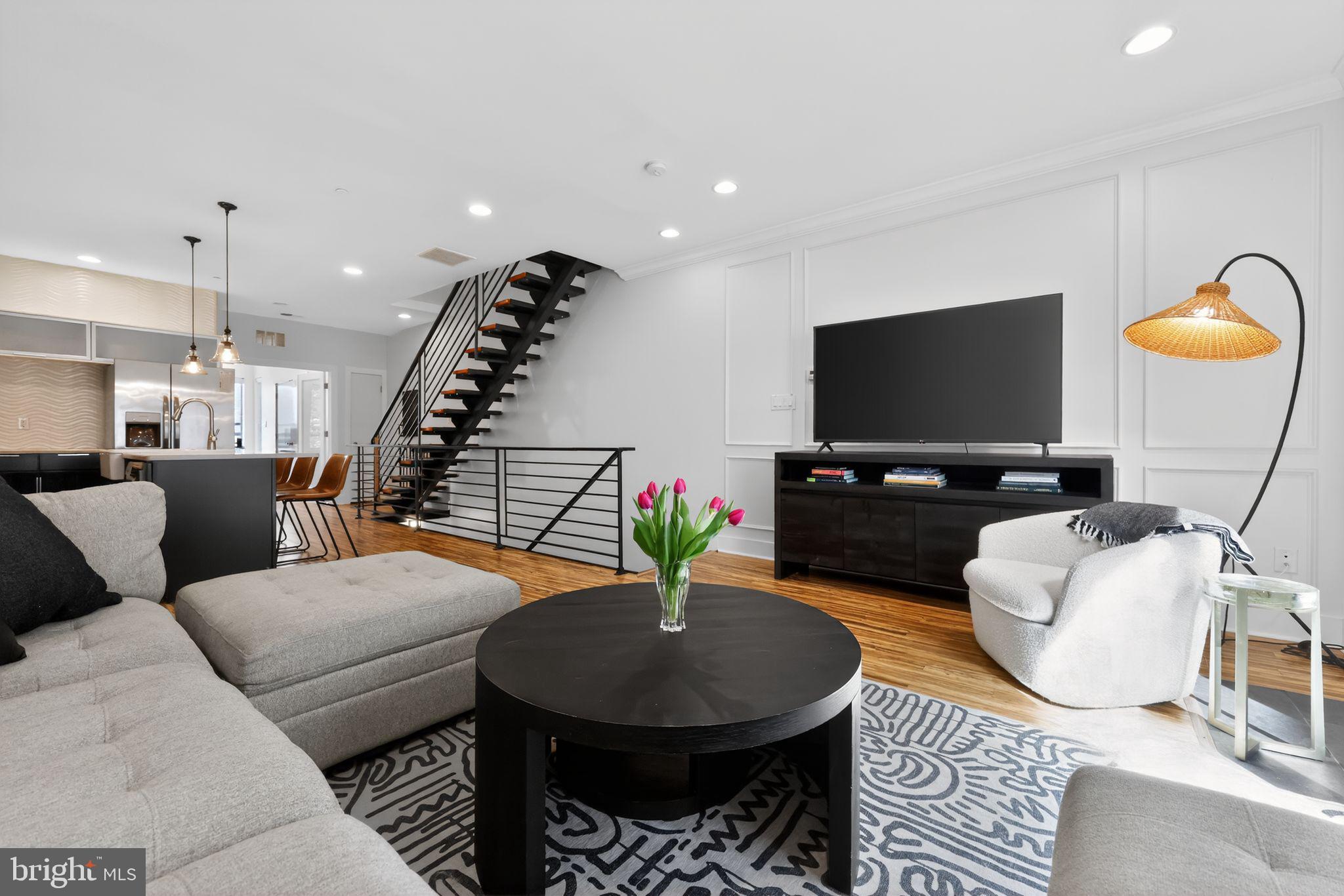 1114 Bainbridge Street B