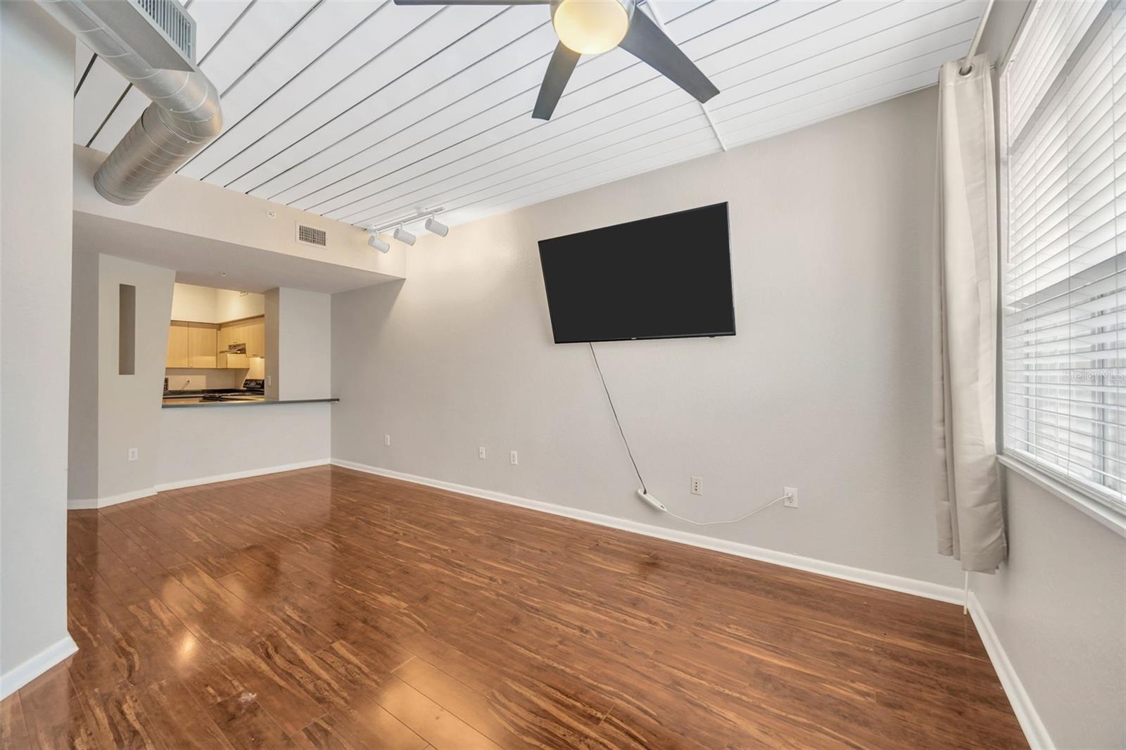 2320 W Azeele Street 317