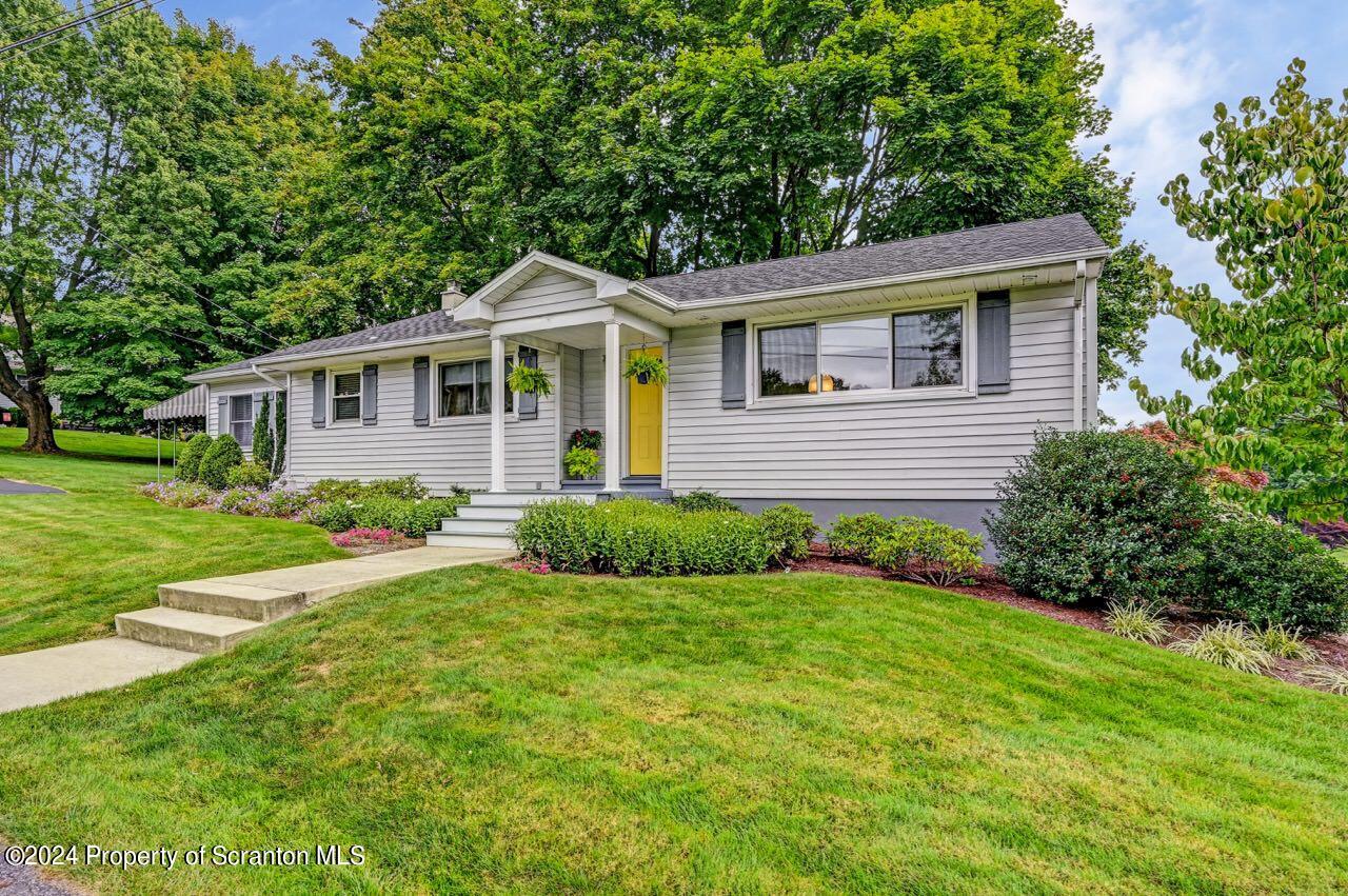 400 Montrose Avenue L113