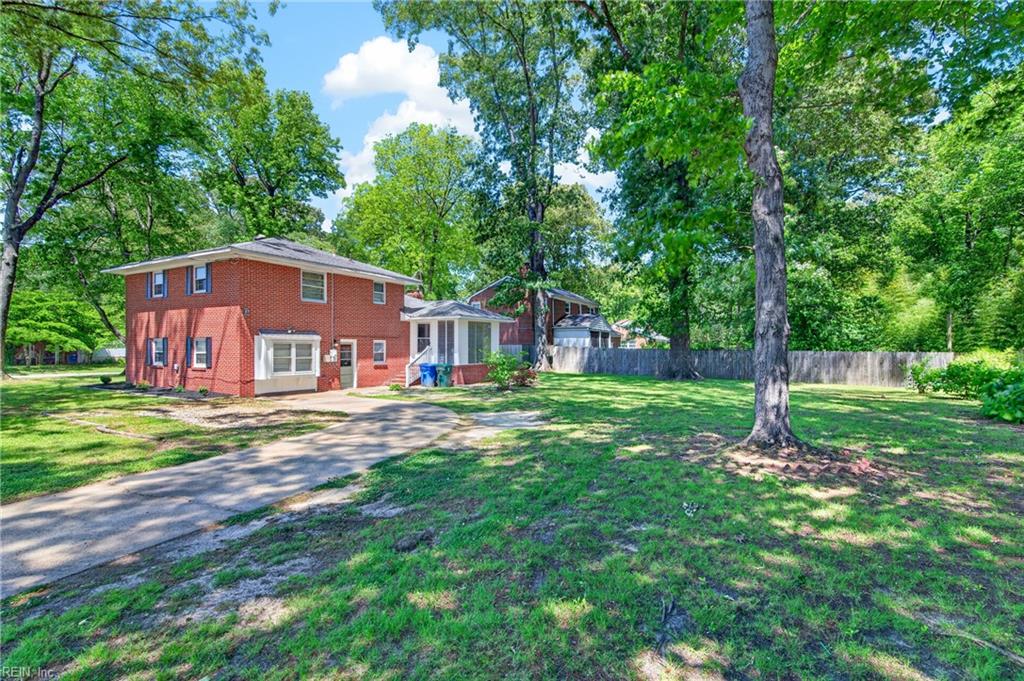 2 Larchmont Crescent