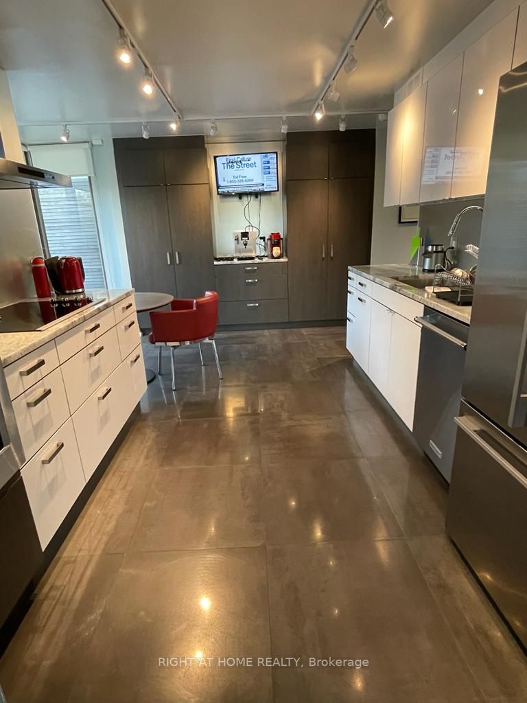 4 Lowther Ave 505