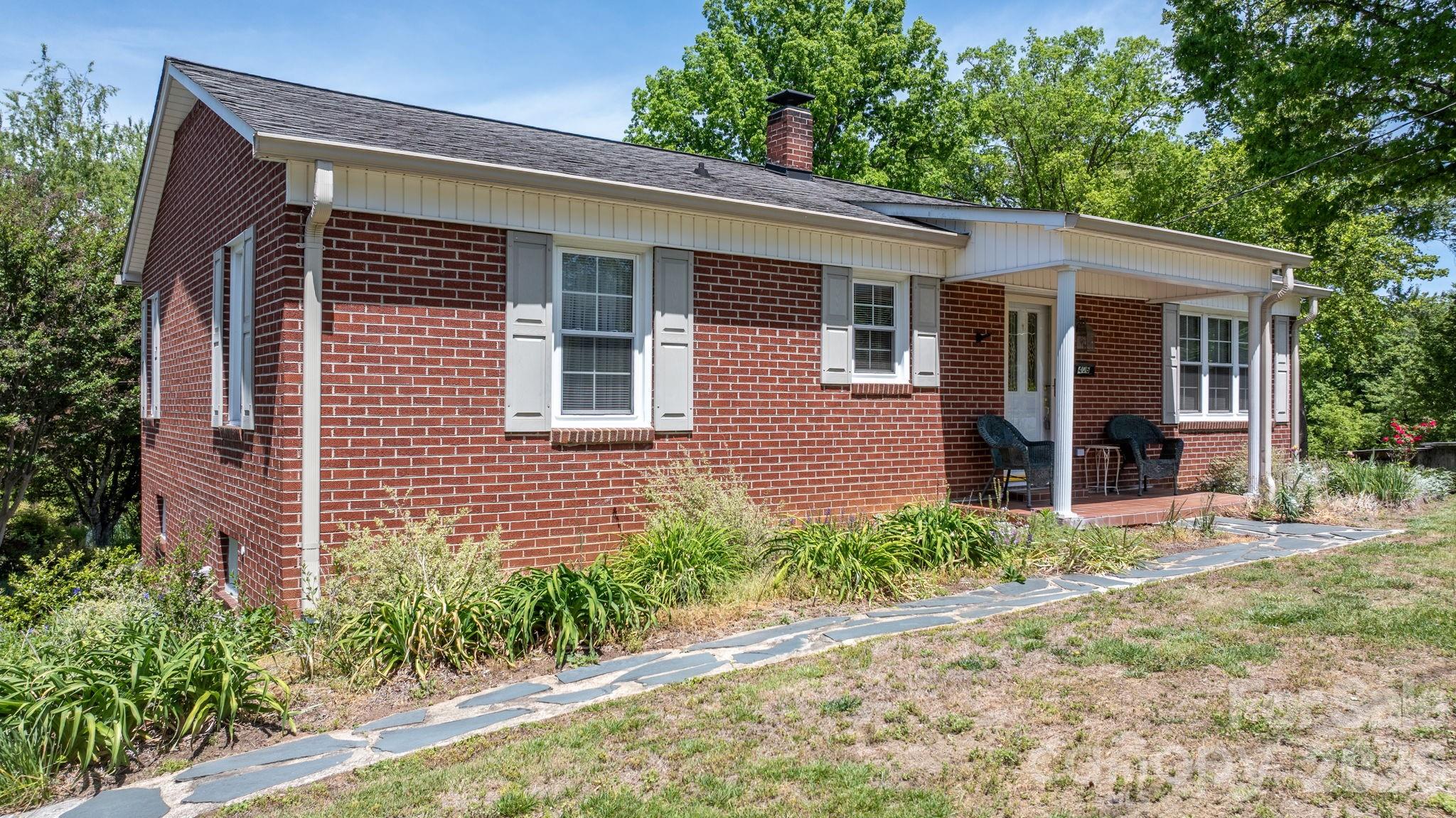 406 Swanson Drive SW
