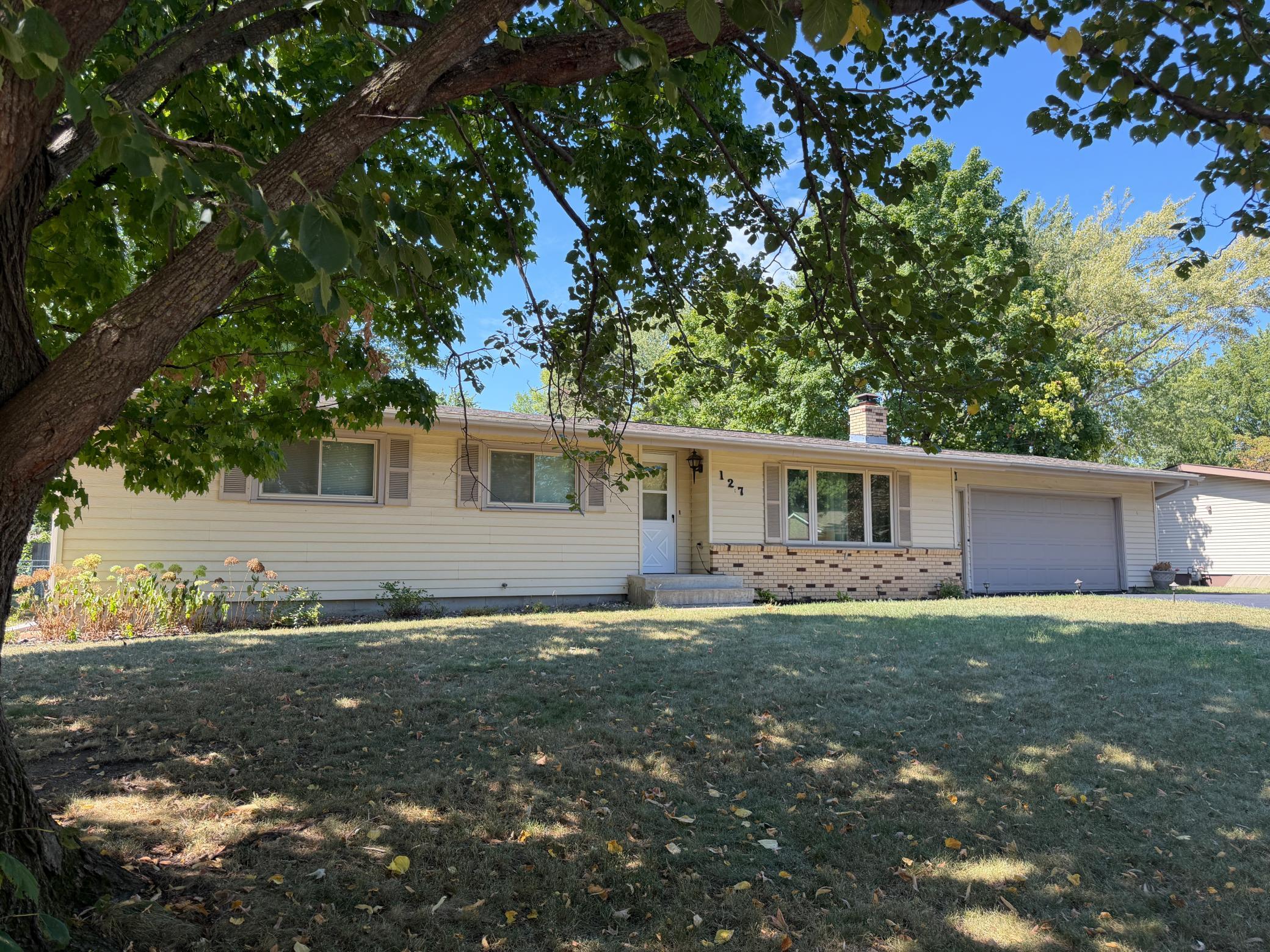 Must see this 3 bed, 2 bath rambler in St.Joe! You'll love the fenced in backyard! Swing set is included! Future possibility to finish the basement with a family room and 2 more bedrooms! (Buyers agent to verify all measurements/info.)