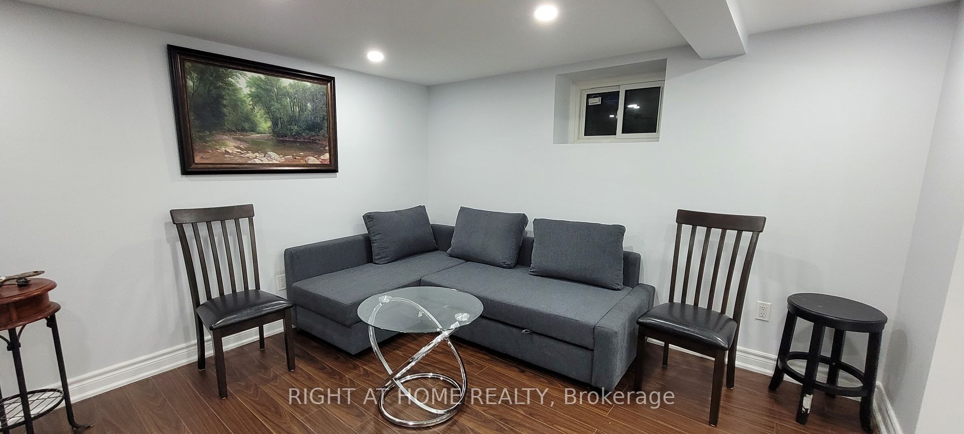 11 N Lesterwood Cres