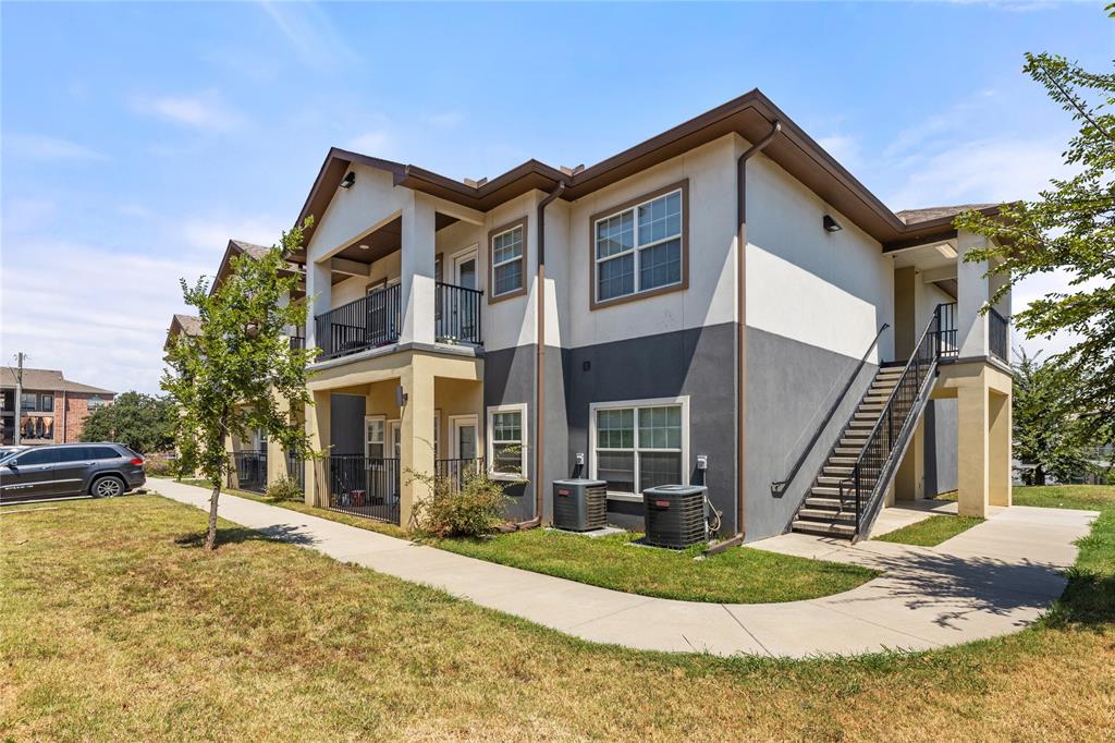 Spacious 2-Bedroom Euless Retreat with Granite Elegance and Guest Suite – 1050 Sq Ft of Comfort!Awaken to the perfect blend of comfort and style at Pinnacle Circle, Apt 1203, in the heart of Euless, TX. This spacious two-bedroom, two-bathroom apartment on the first floor offers a generous 1050 square feet of beautifully designed living space, ideal for modern living. The heart of the home is the kitchen, where sleek granite countertops provide both elegance and durability, perfect for culinary creations or casual dining. Whether you’re hosting a loved one or a guest, the thoughtful inclusion of a guest suite ensures privacy and comfort for all. Both full bathrooms offer a serene retreat, making daily routines feel like a spa experience. The open floor plan invites natural light to dance across the living spaces, creating a warm and inviting atmosphere. Nestled in a vibrant community, you'll enjoy easy access to local amenities, dining, and entertainment. This apartment is not just a place to live, but a place to thrive. Experience the convenience of contemporary living with everything you need right at your doorstep. Make Pinnacle Circle, Apt 1203, your next home, where every day is an opportunity to enjoy life’s simple pleasures.