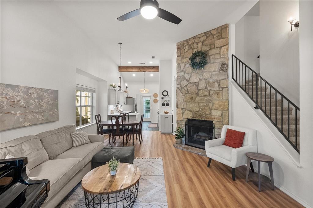 917 W Lovers Lane