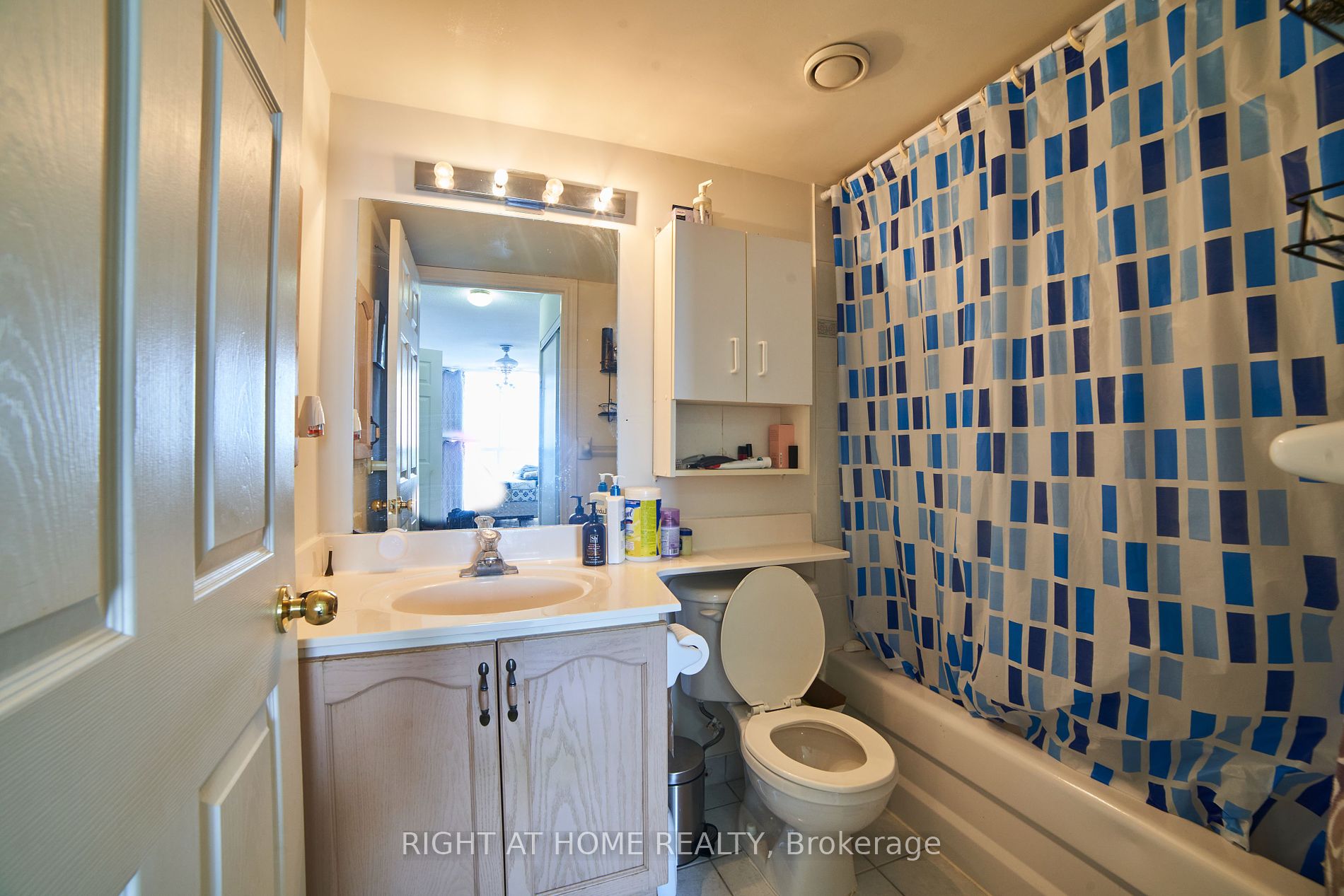 1700 E Eglinton Ave 609