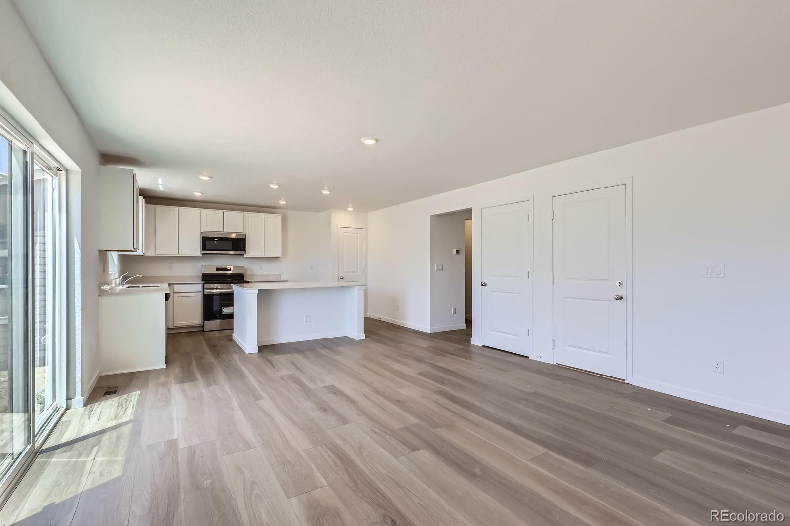 22094 E 39th Place