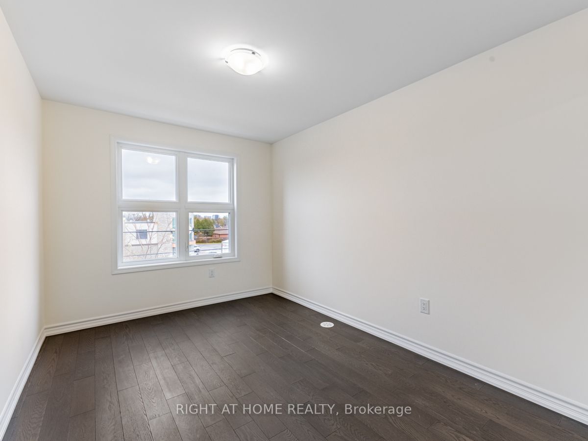 1972 Victoria Park Ave #21