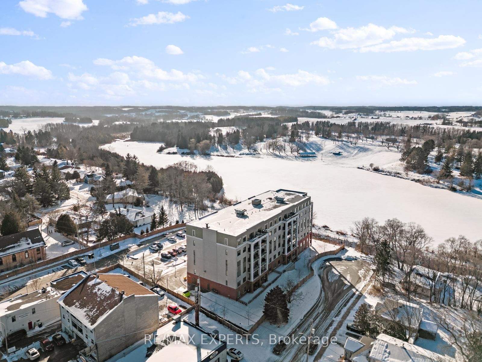64 S Queen St 205