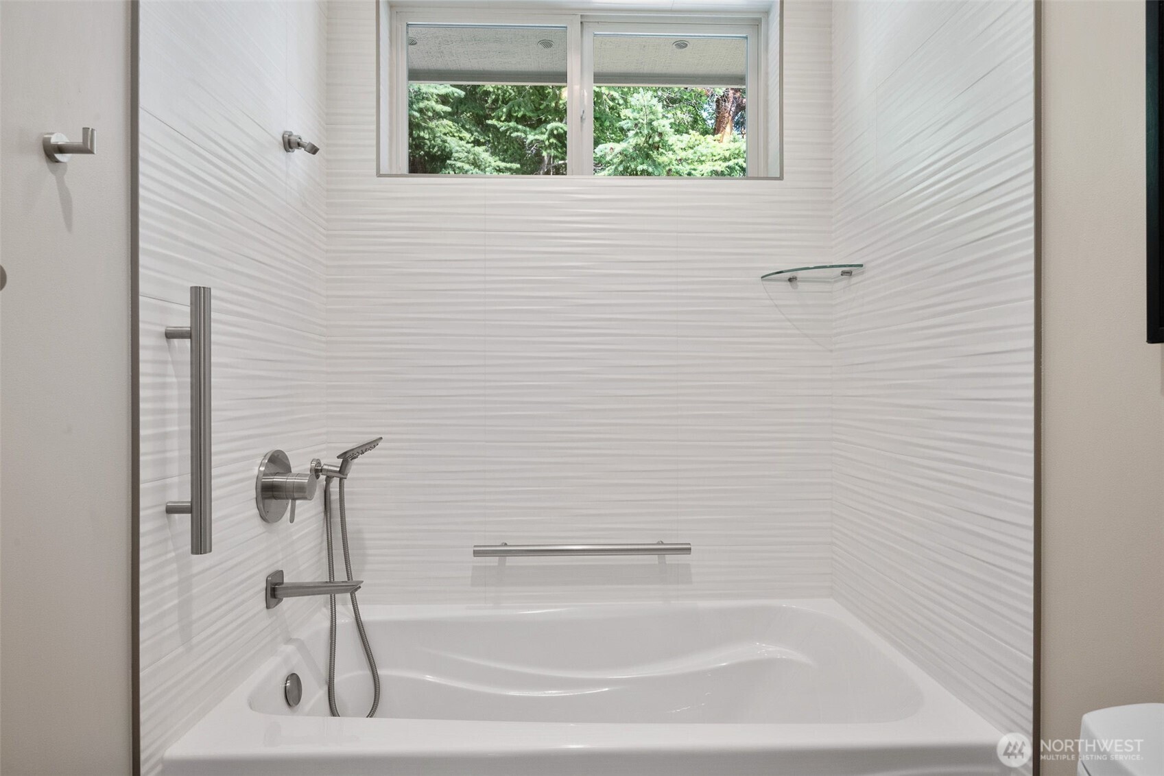 7 33rd Avenue NW