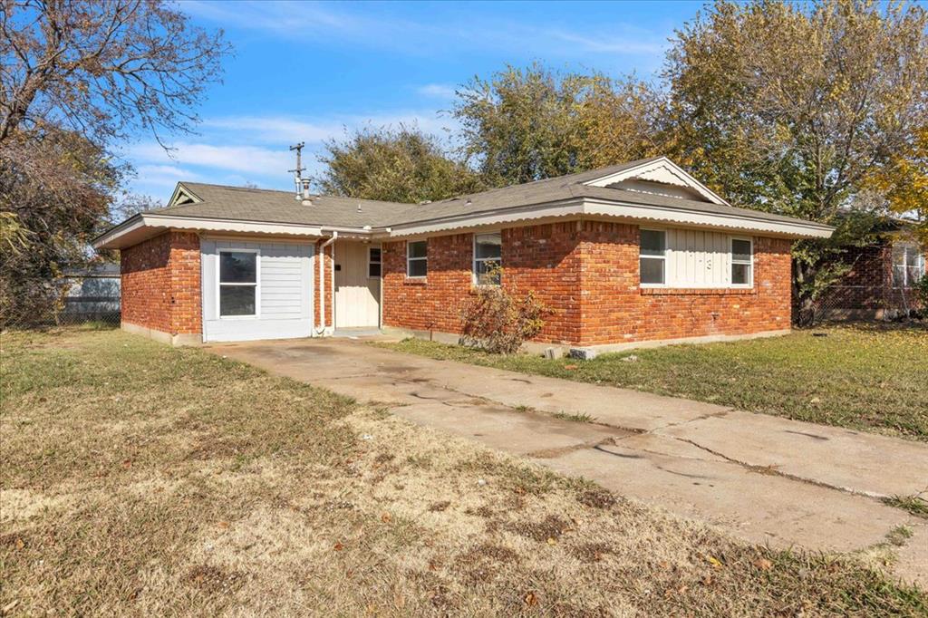 Affordable home in a great location! Close to all the great things along Lincoln Blvd like the new Homeland and easy highway access. Schedule your private showing today!