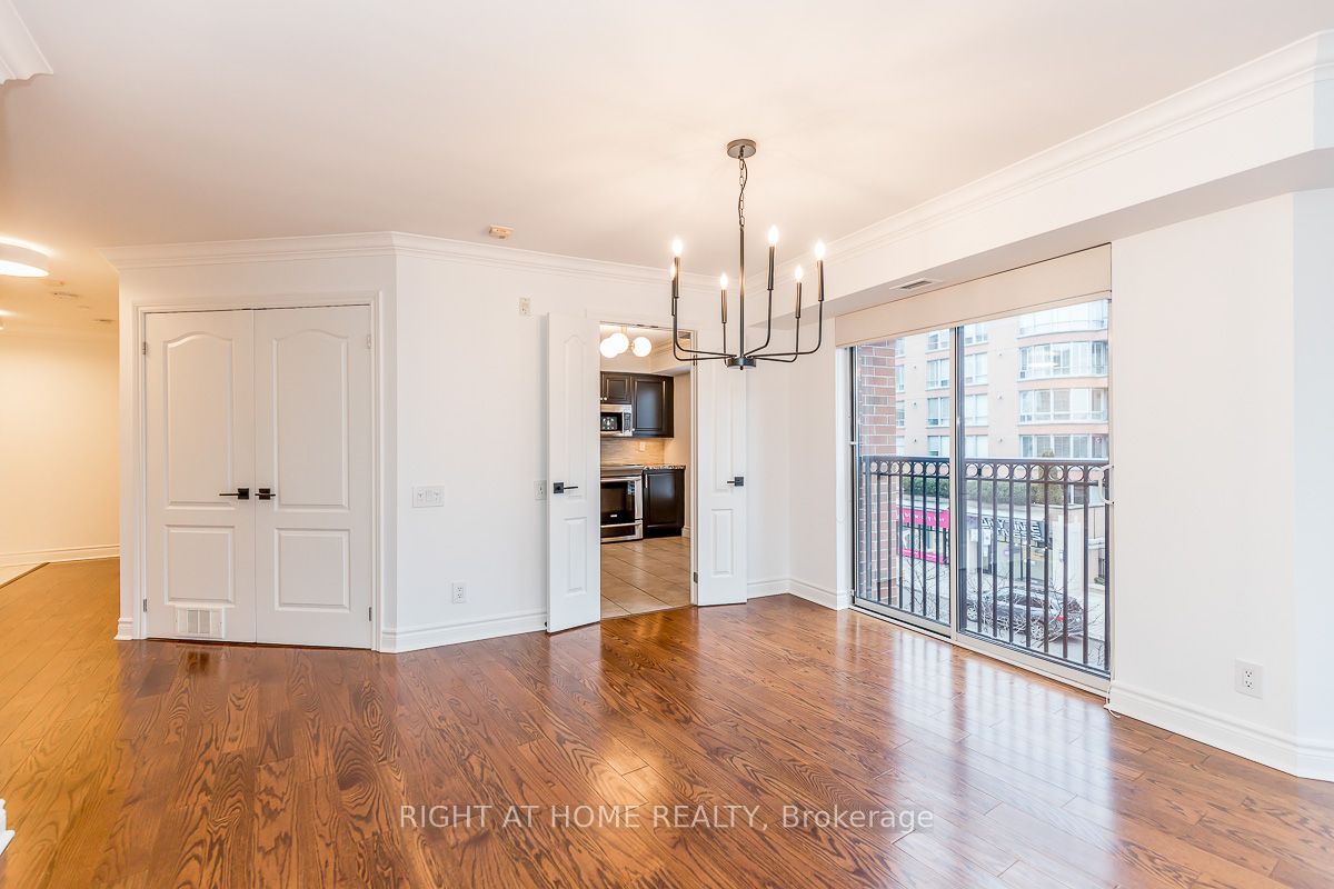 2 Alexandra Blvd 303