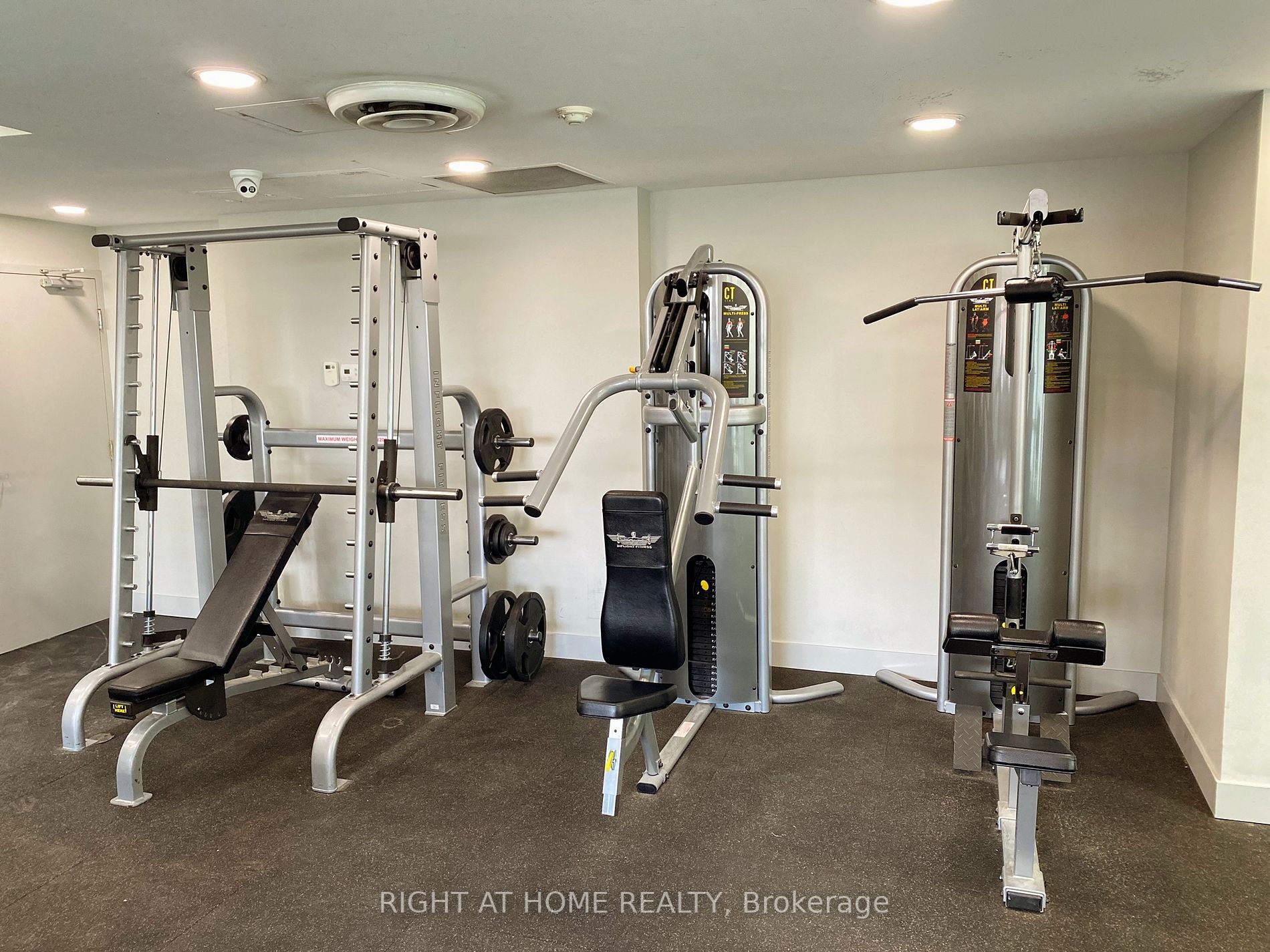 600 W Queens Quay Quay 108