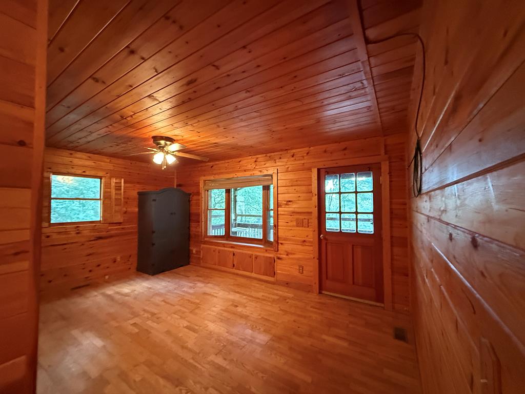 102 Overland Trail