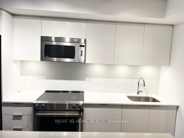 30 Samuel Wood Way 208