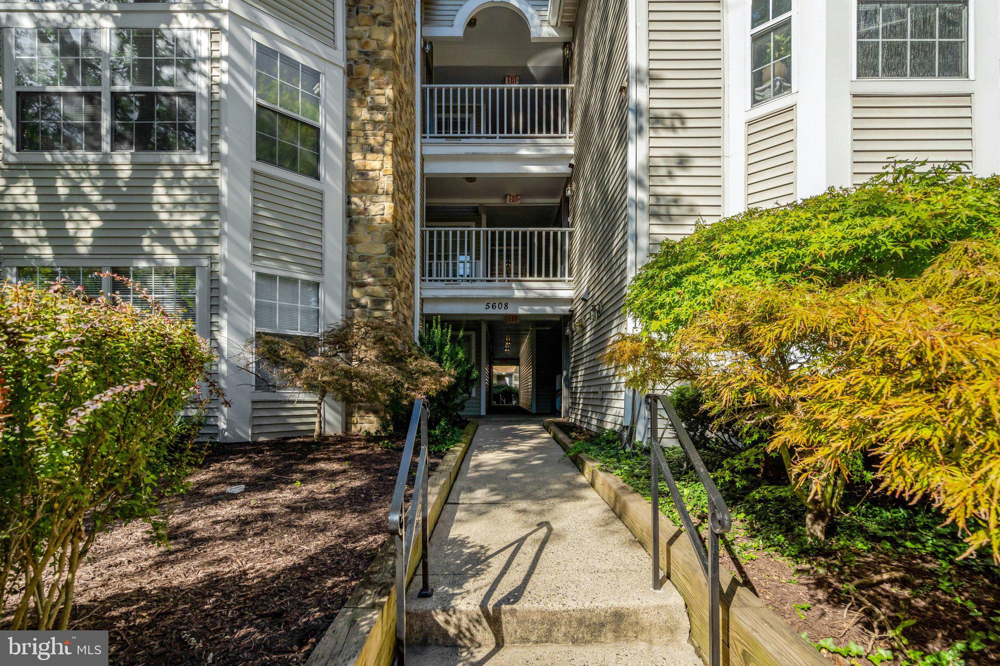 5608 Willoughby Newton Drive 24, Centreville, VA 20120