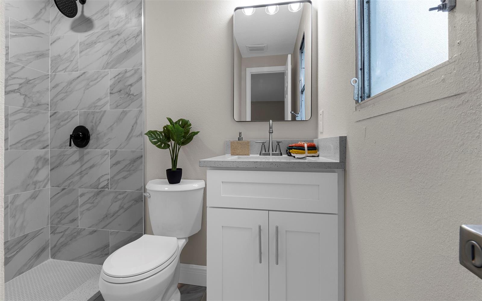 3601 E Giddens Avenue