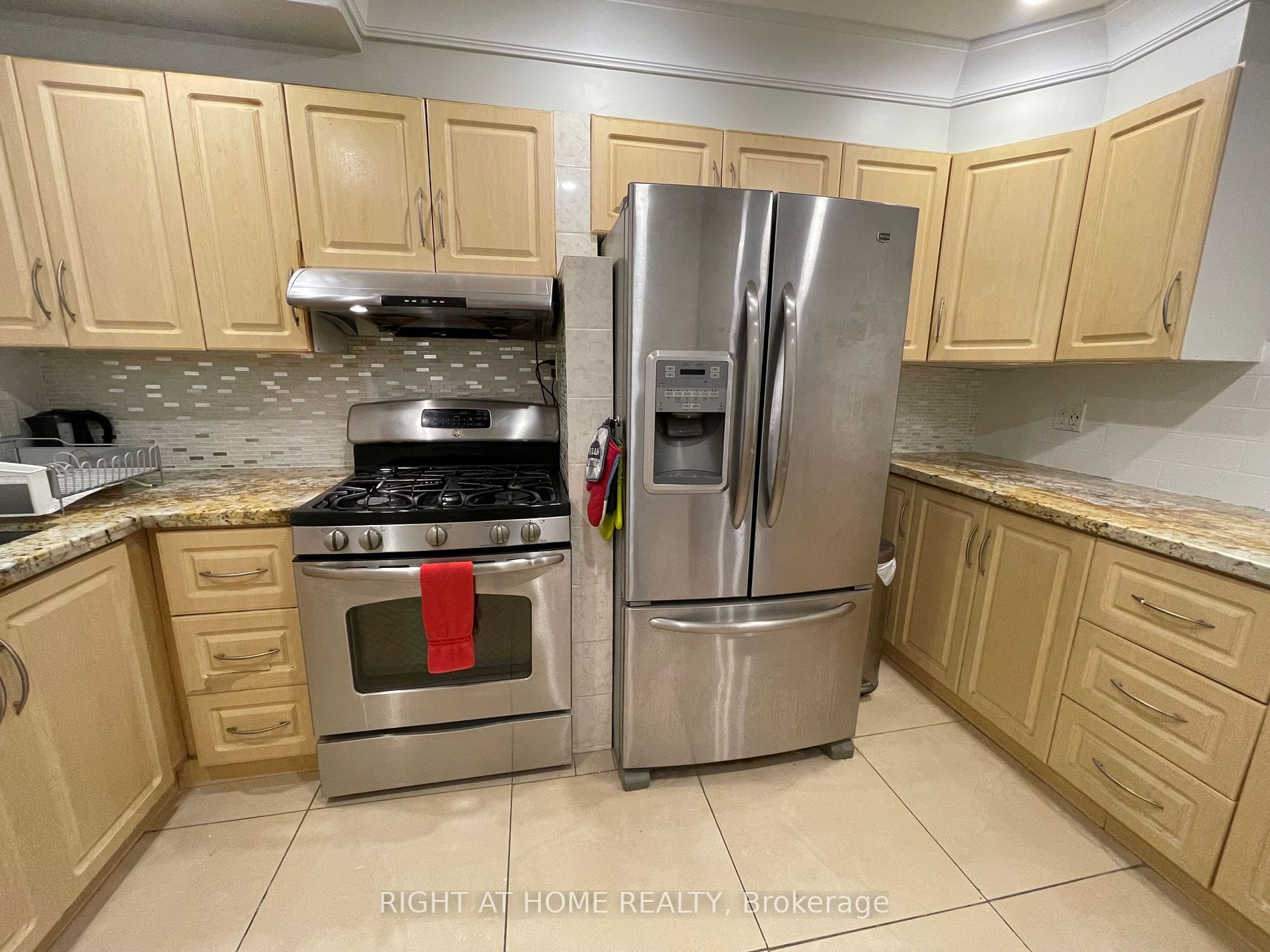 22 Neames Cres Room A