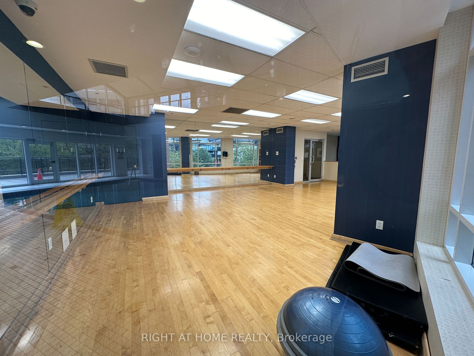 33 E Sheppard Ave 1205