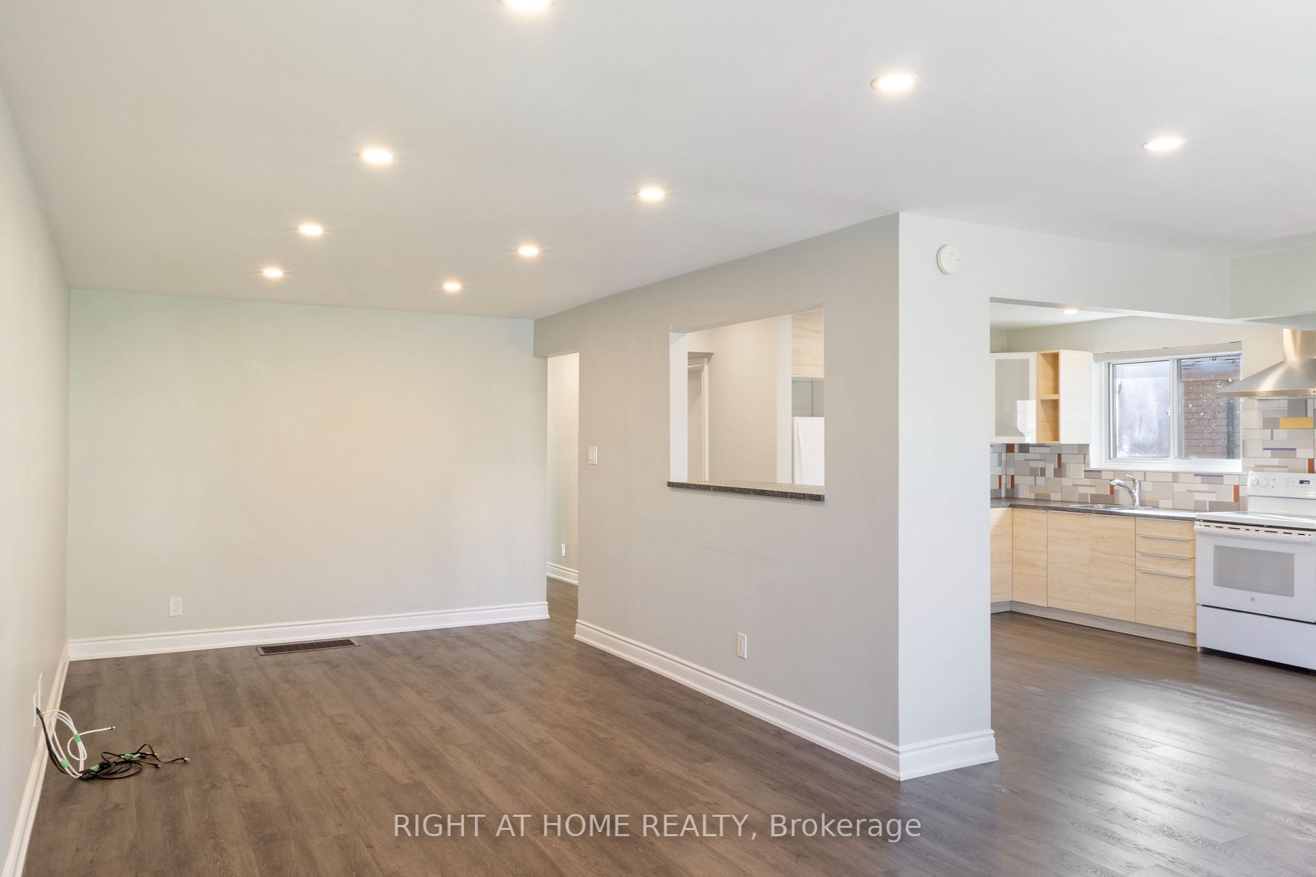 65 Regatta Cres #main