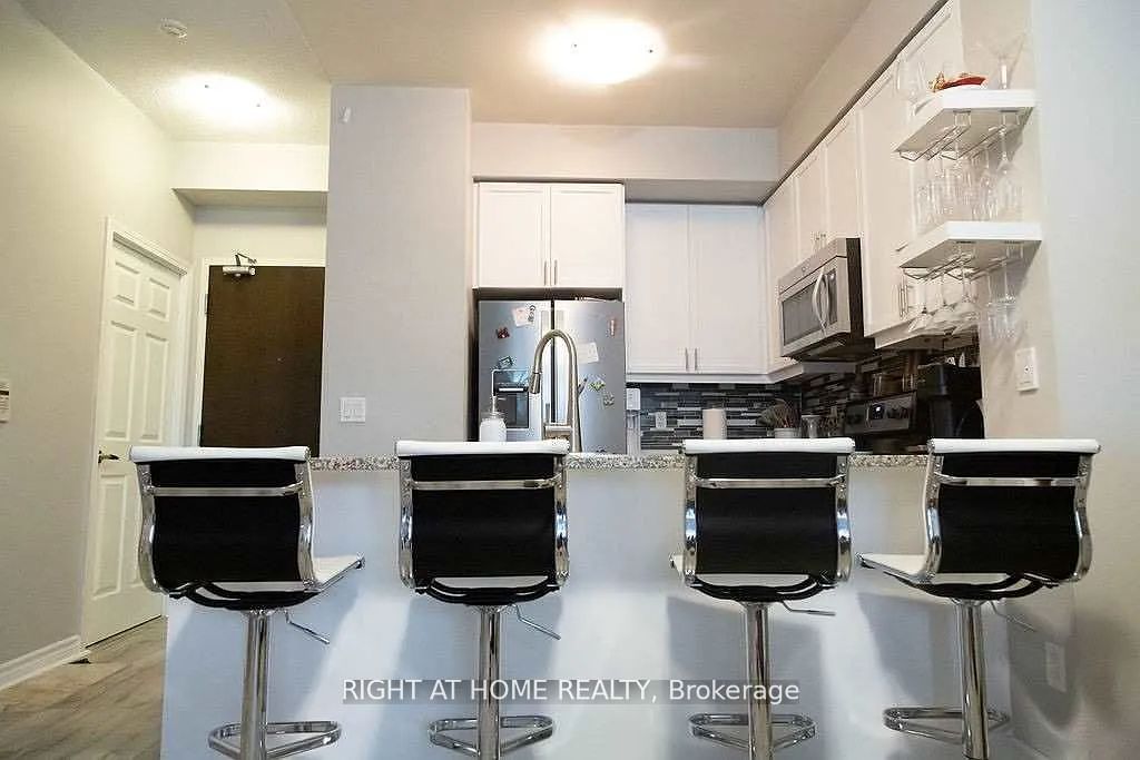 19 Grand Trunk Cres 305