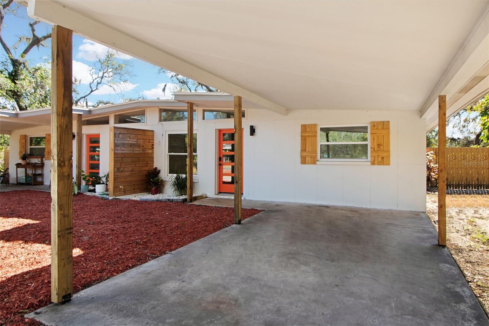 1217-1219 Lakeside Drive
