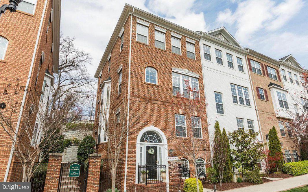 4043 Columbia Pike