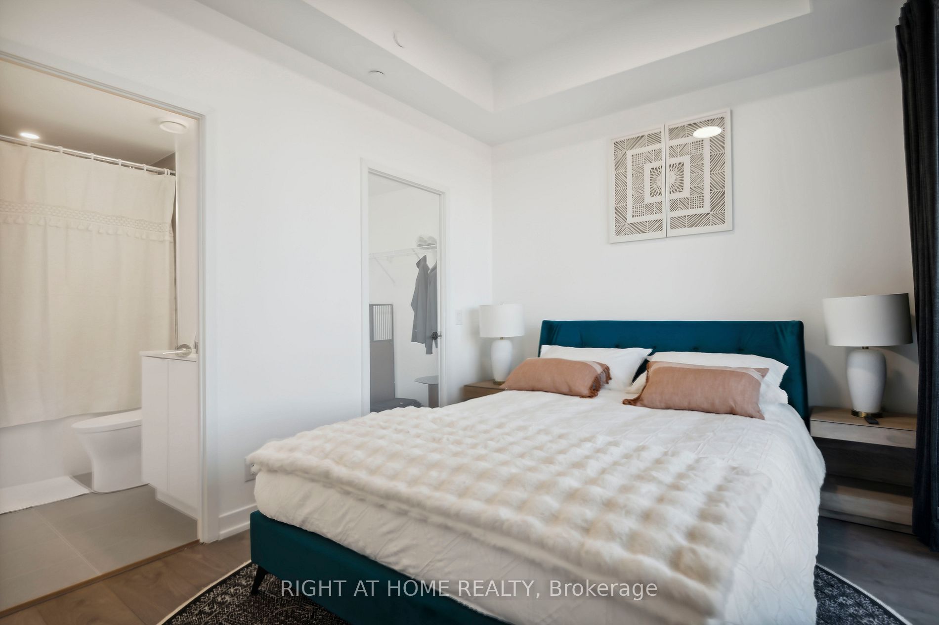 270 Dufferin St LPH17