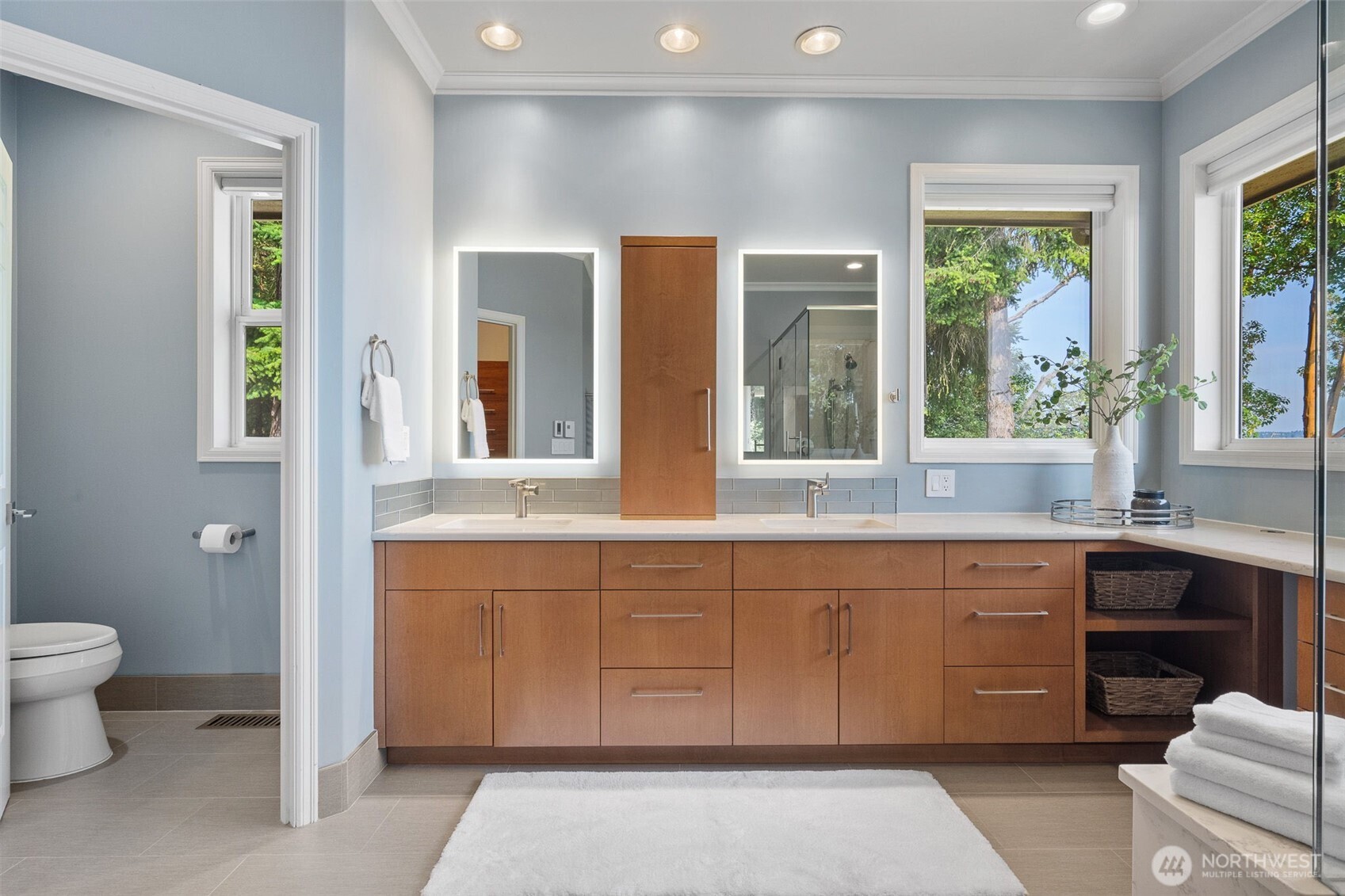 7 33rd Avenue NW