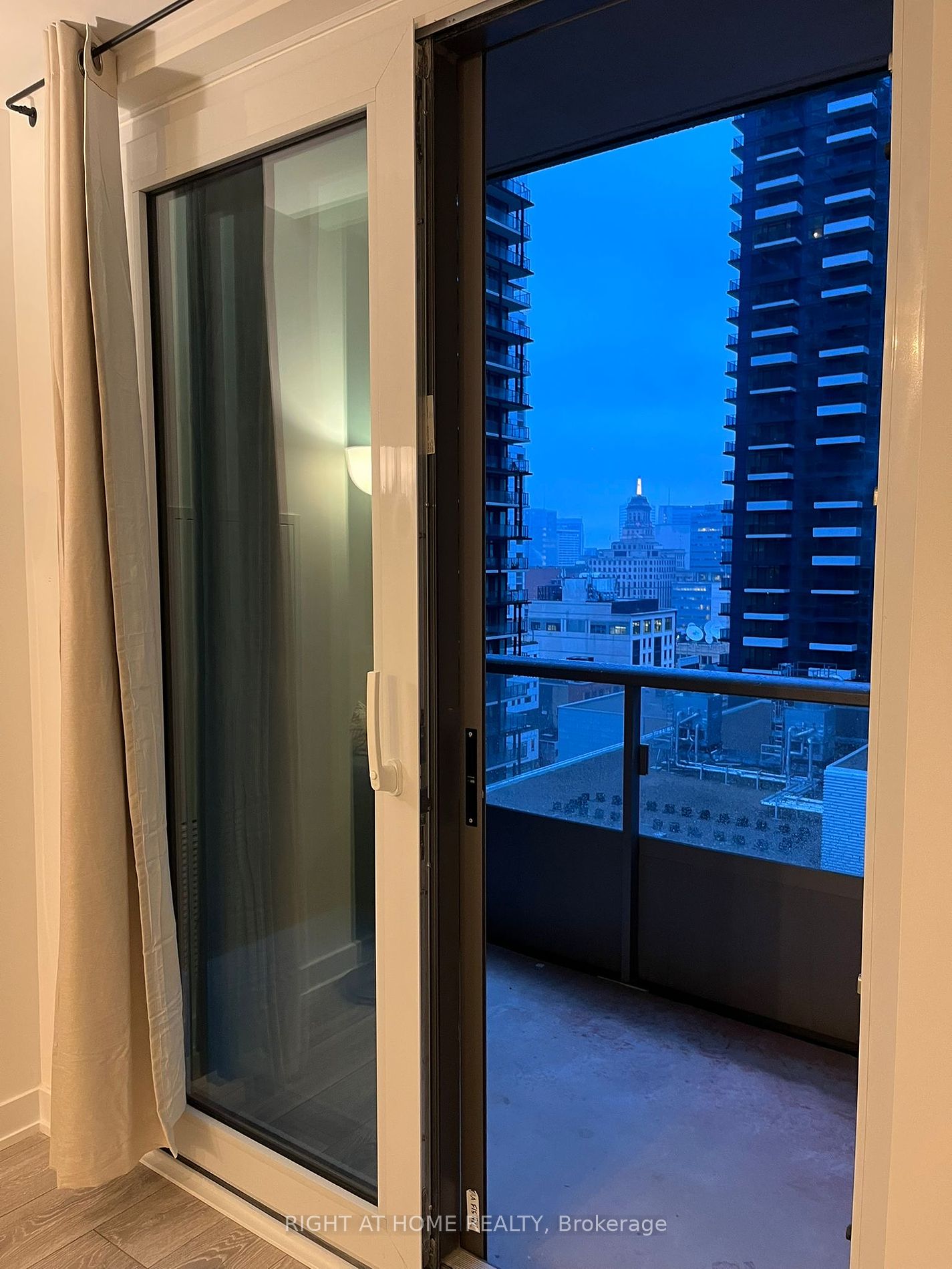 108 Peter St 1705