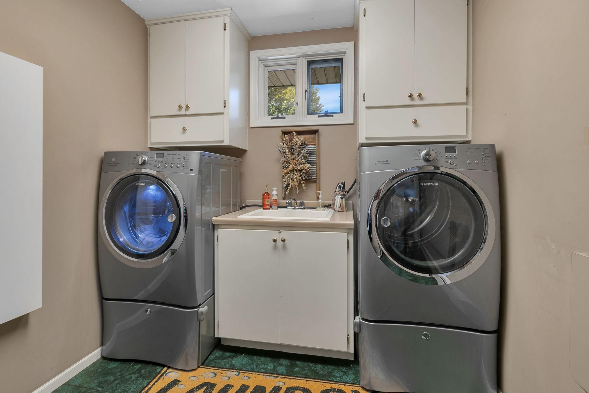 2021 Hillcrest Drive