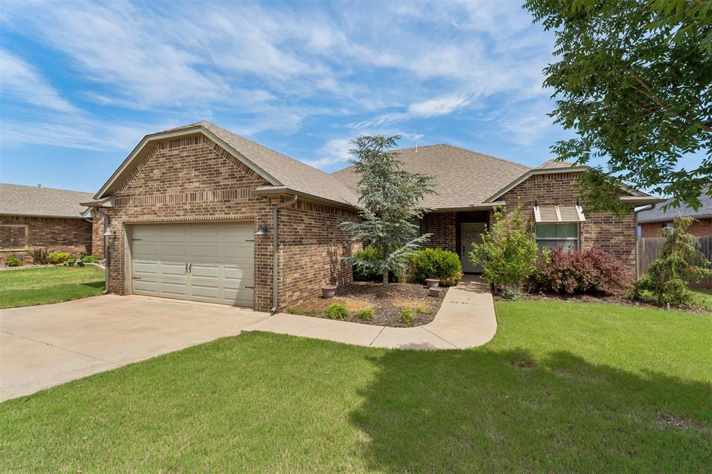 Are you needing a short term rental? Take advantage of this rare opportunity! Owner prefers a six-eight month minimum contract. Property has solar panels, utilities are very affordable.Pets are negotiable!**Owner handling**Background check, and references required. Deposit will be $2100. Please contact Tim @ a1woodworker63@gmail.com.
