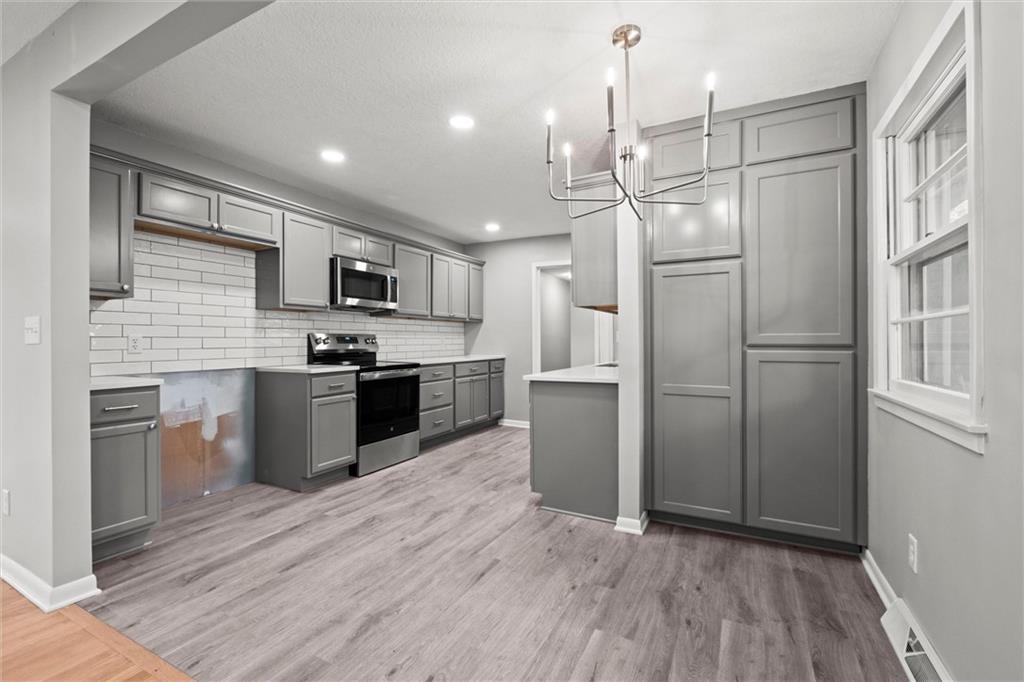 6100 Englewood Avenue