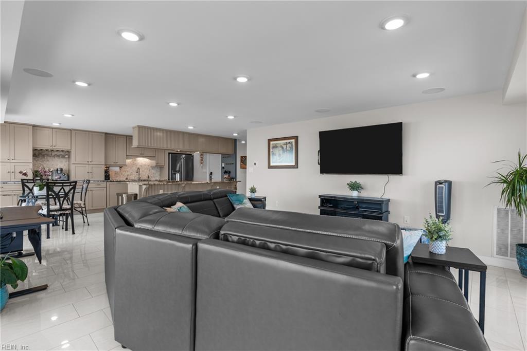 2830 Shore Drive 1103