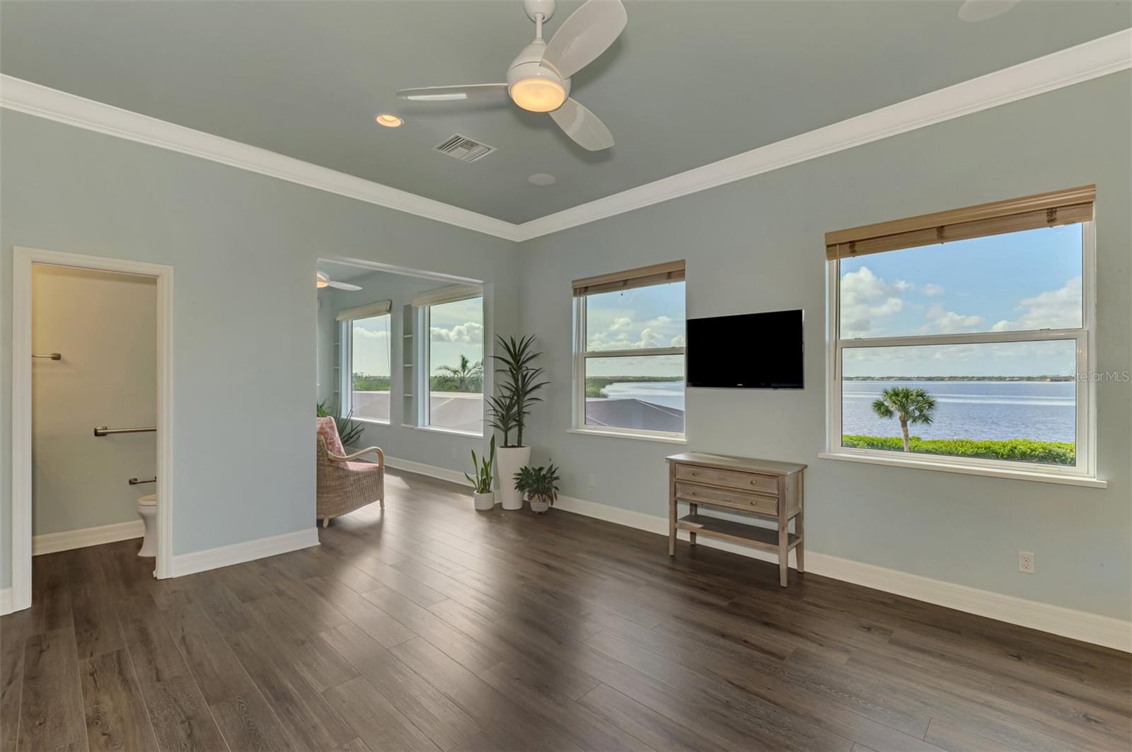 3111 Rivershore Lane
