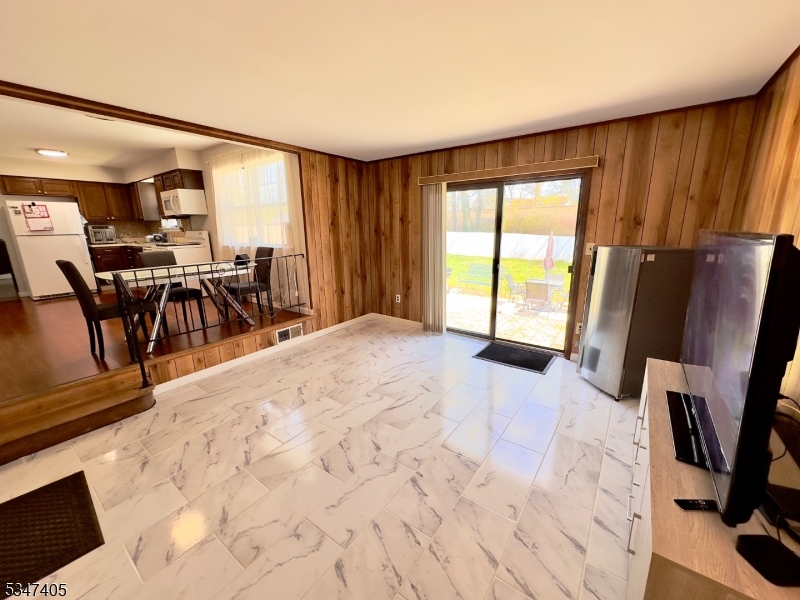 52 Westside Ave