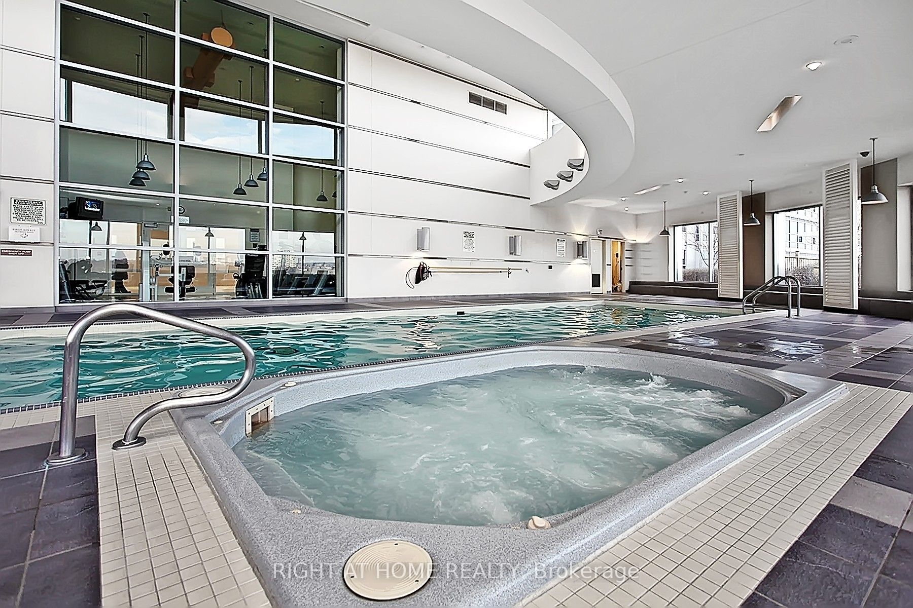 38 Lee Centre Dr 1715
